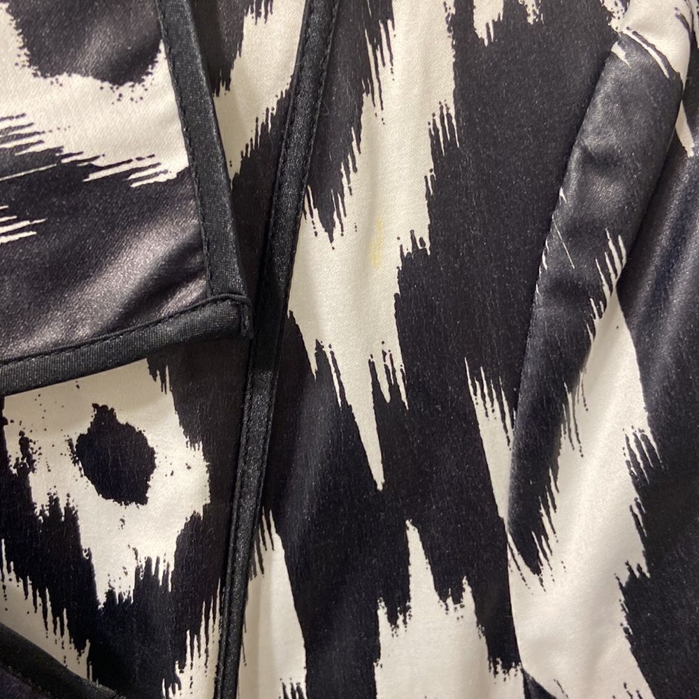 Black and white print jacket by Chicos size 1 - Picture 3 of 7
